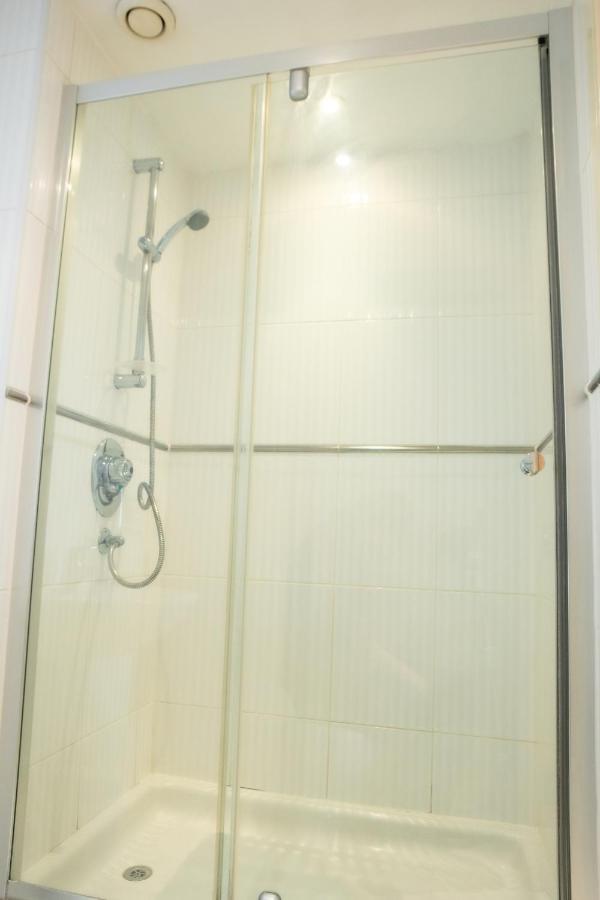 Newly Furnished Appartment Near Train Station Wolverhampton Exteriér fotografie